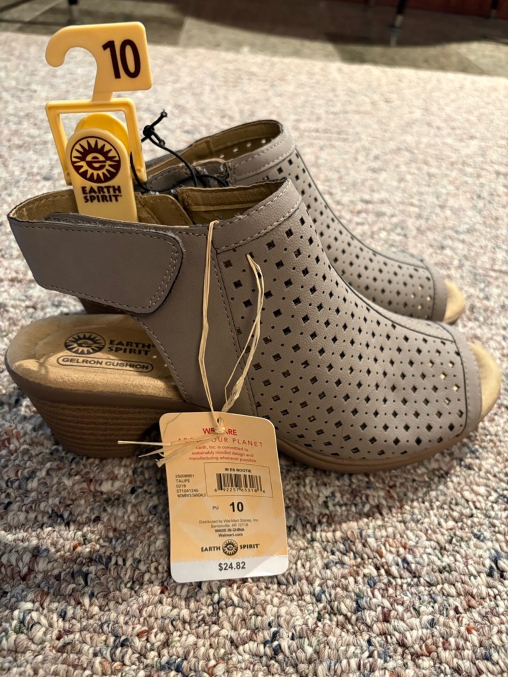 Earth Spirit New with Tags taupe wedge sandals